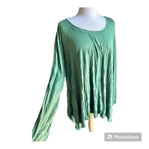 Chalet lightweight green long sleeve asymmetrical crinkle top 3X